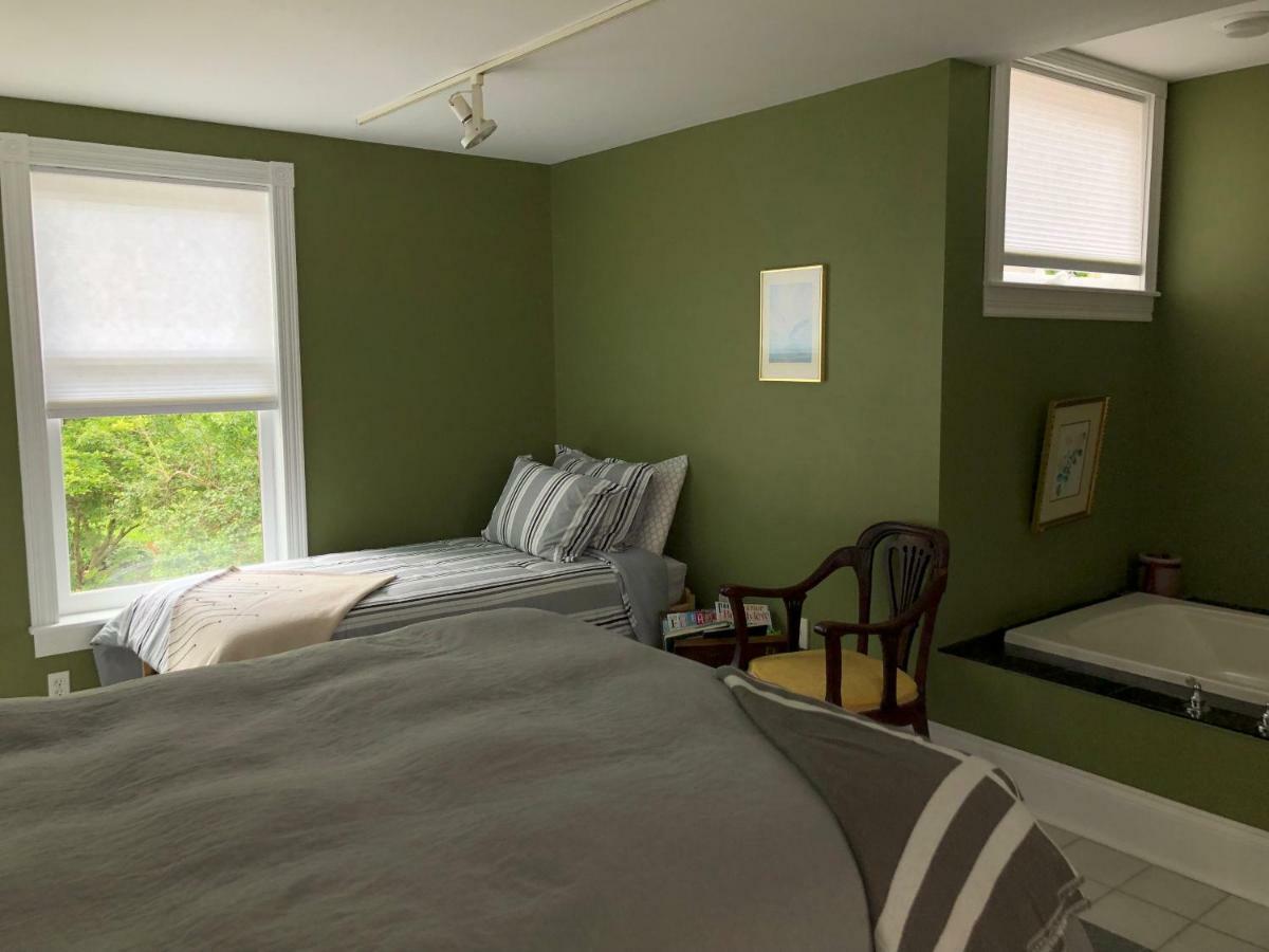 Mahogany Manor Bed & Breakfast Saint John Exterior photo